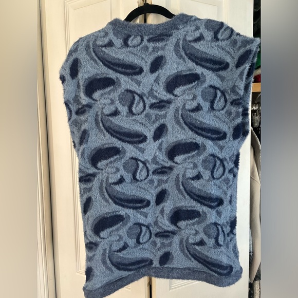 Zara Jacquard Blue Fuzzy Eyelash Knit Sweater
Vest size medium - Picture 4 of 5
